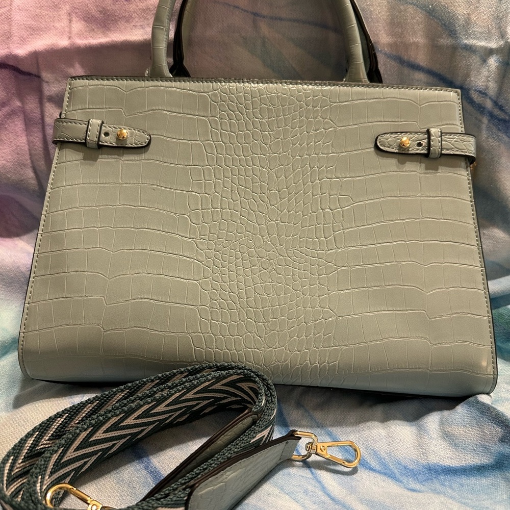 💼 Croc-Embossed Structured Handbag – Sage Green - Picture 4 of 7